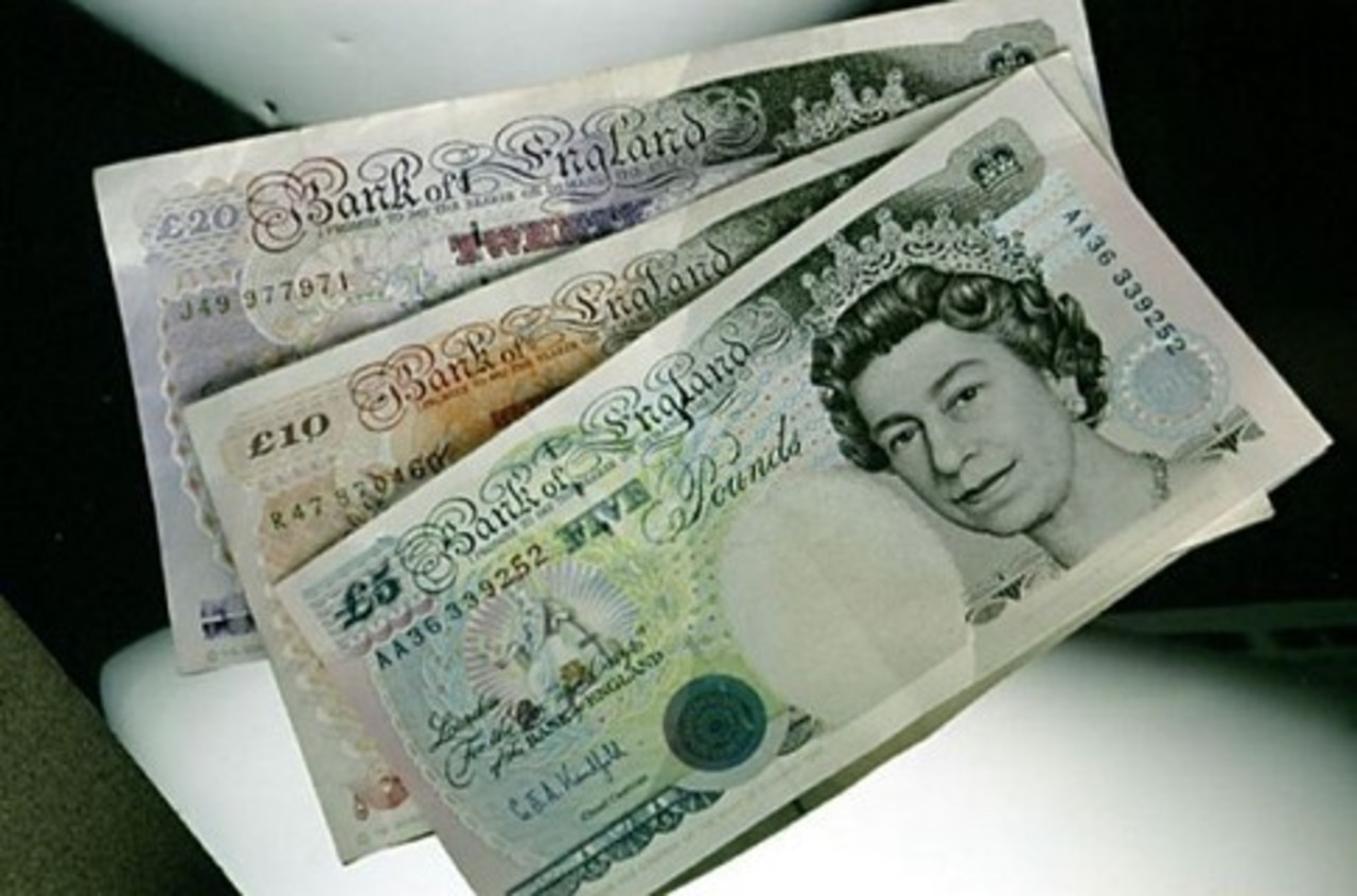 Uk pound. Деньги Англии. Фунт стерлингов. Банкноты Великобритании. Английские фунты банкноты.