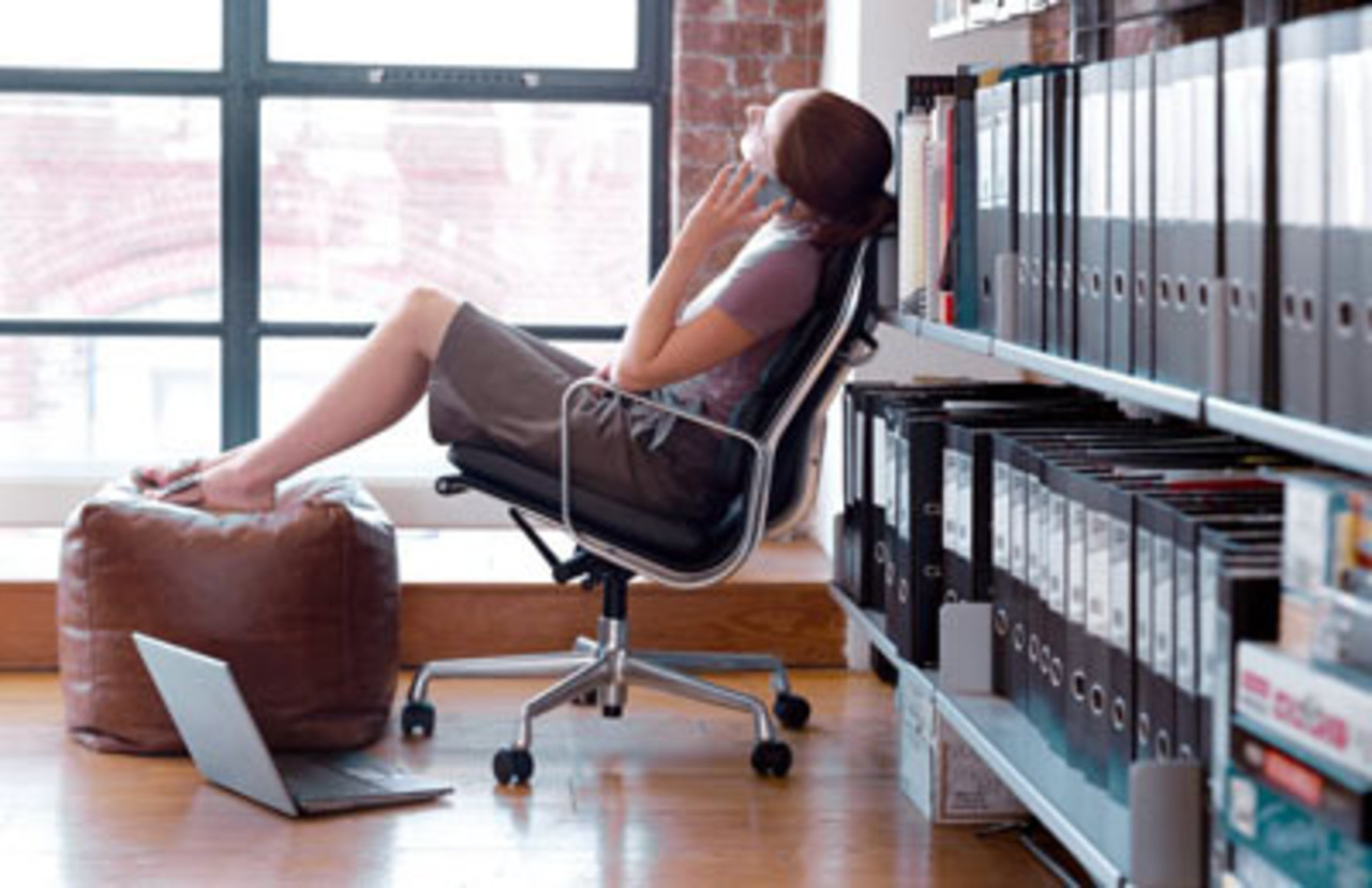 Активно работает задком Активно работает задком