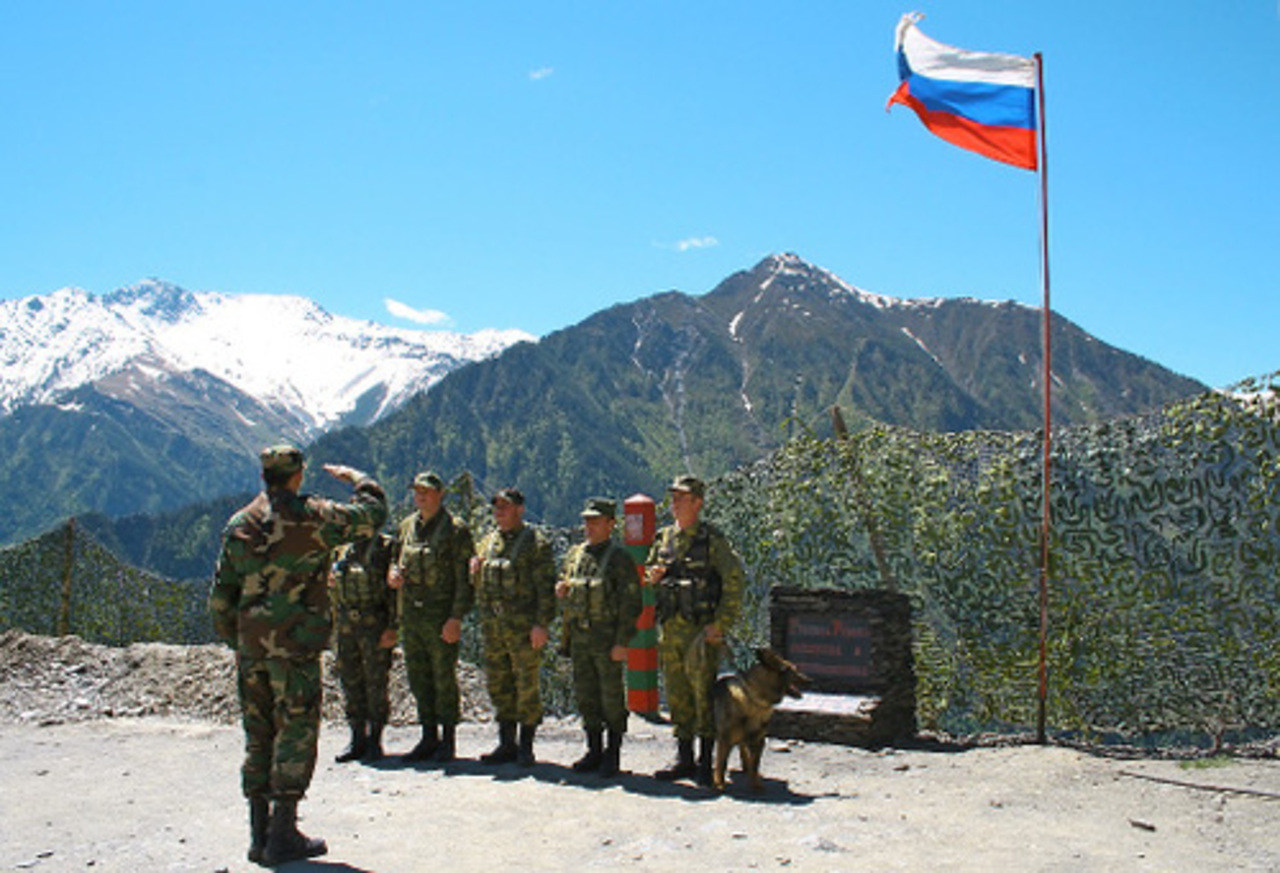 Войска прикрытия государственной границы. Пограничники в горах Кавказа. С днем пограничника.