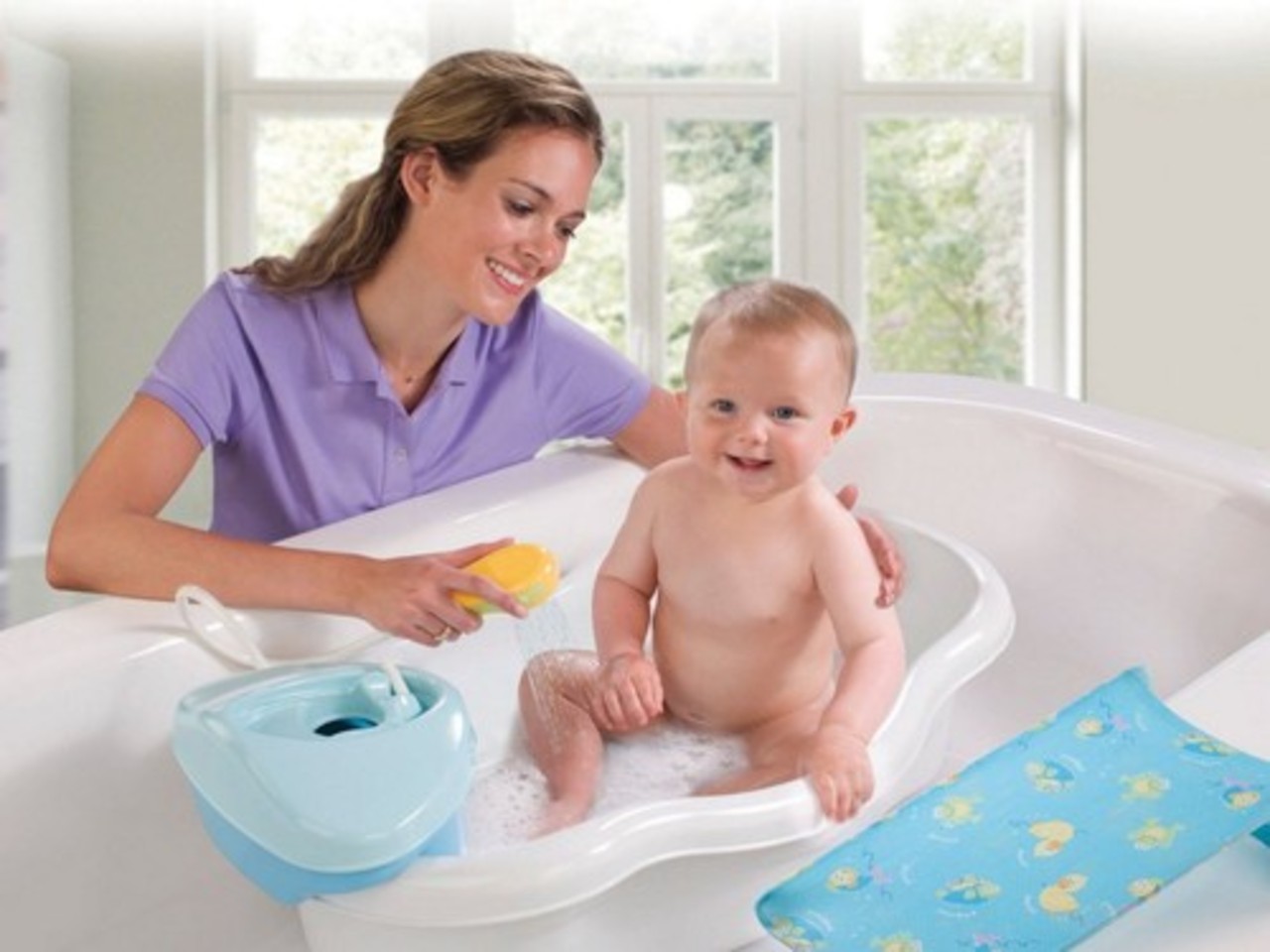 Как ухаживать за детской. Гигиеническая ванна новорожденного. Гигиенические ванны для новорожденных. Ванночка для купания новорожденного. Гигиеническая ванна новорожденному ребенку.