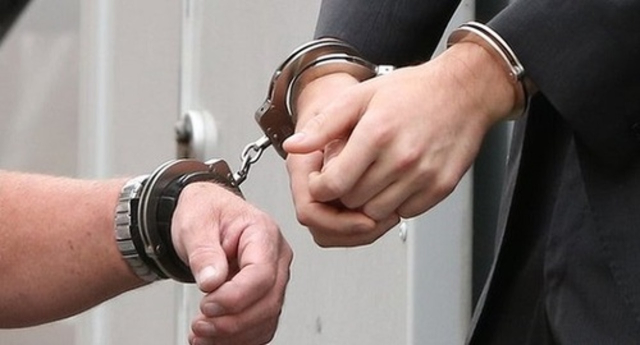http://img2.gorod.lv/images/news_item_in_cifs/pic/252074/big/prisoners-European-Arrest.jpg?v=1471618375