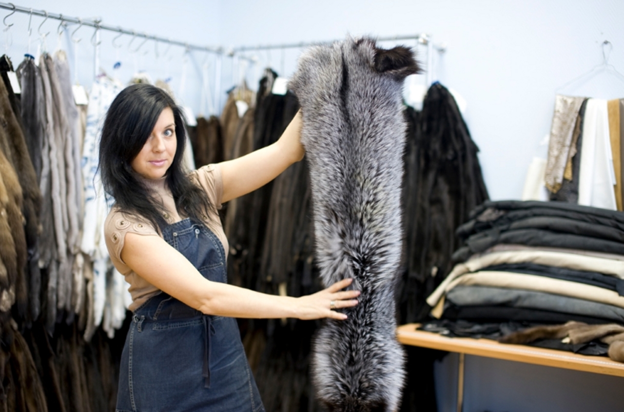 Любительницу вибраторов отпихали во все норки Любительницу вибраторов отпихали во все норки