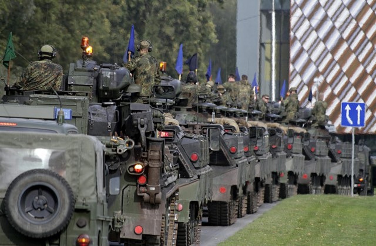Военная колонна НАТО
