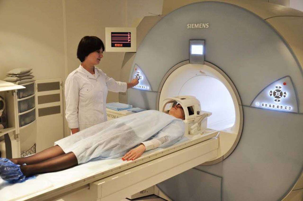 Сколько минут мрт. Магниторезонансная томография головного мозга. Philips Achieva 1.5t. Мрт магнитно-резонансная томография головного мозга. Эрморте головного мозга.