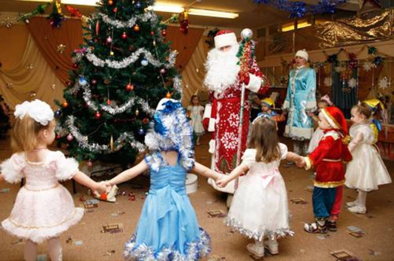 Детский новогодний елка. Новогодний праздник для детей. Новогоднее представление для детей. Детская елка праздник. Новогодняя елка для детей.