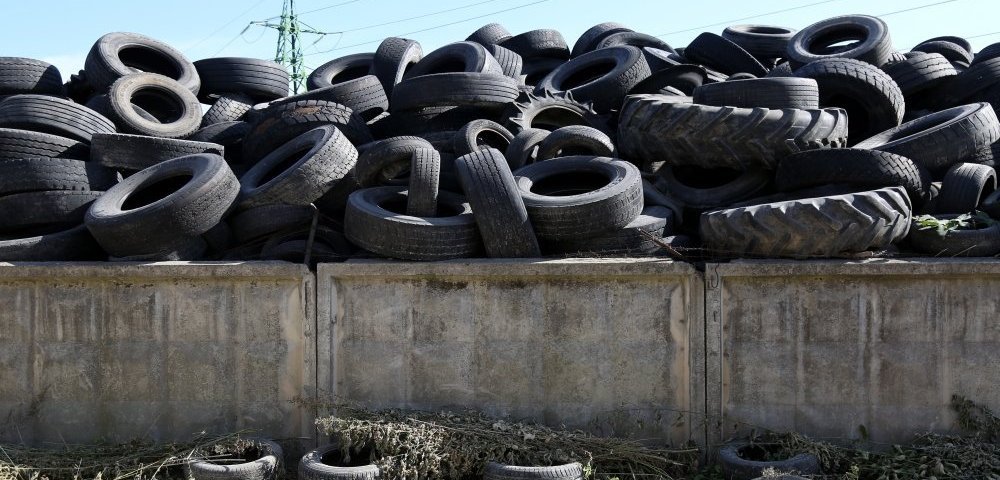 Горы покрышек Горы покрышек