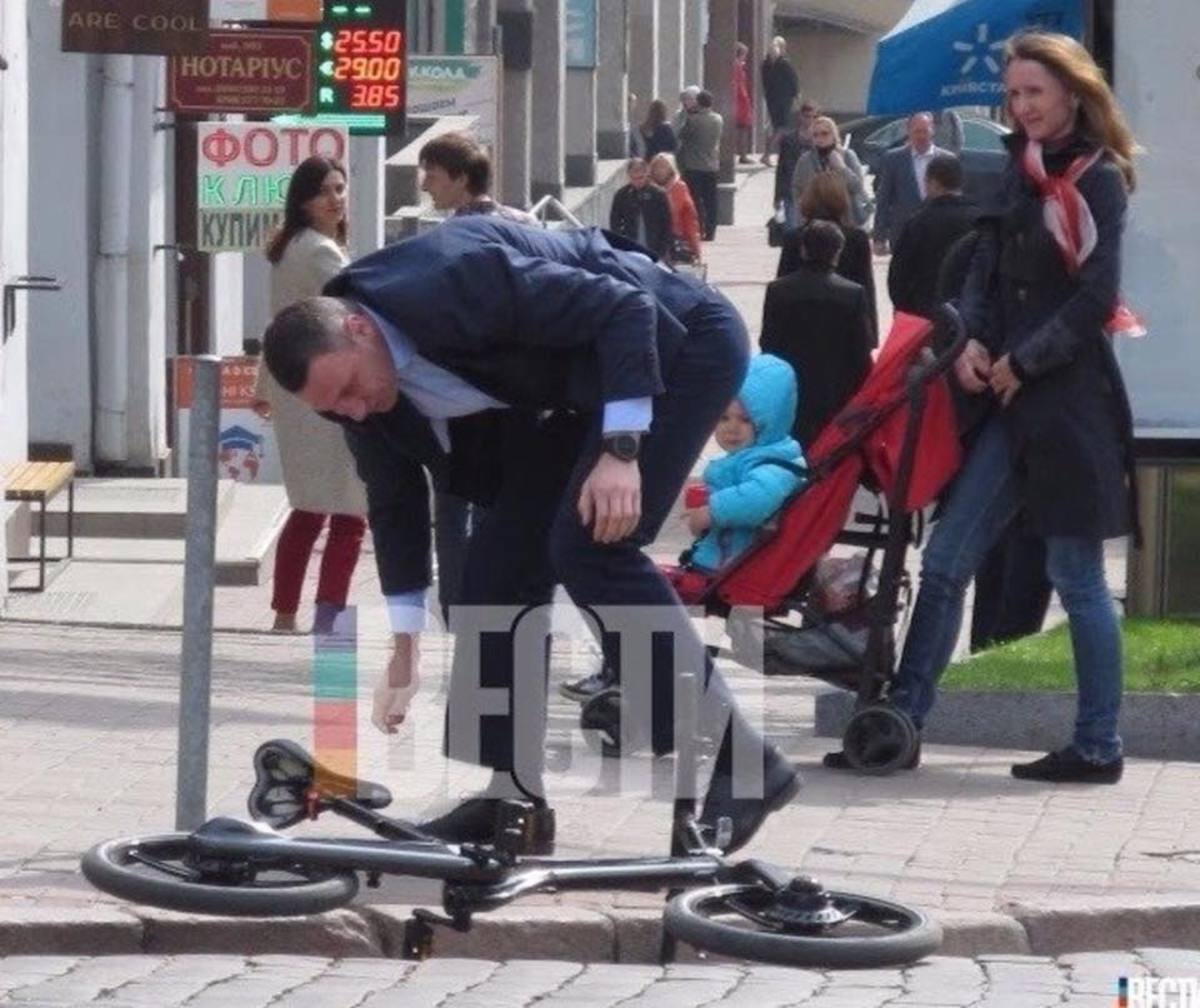 мэр Киева Виталий Кличко на велосипеде
