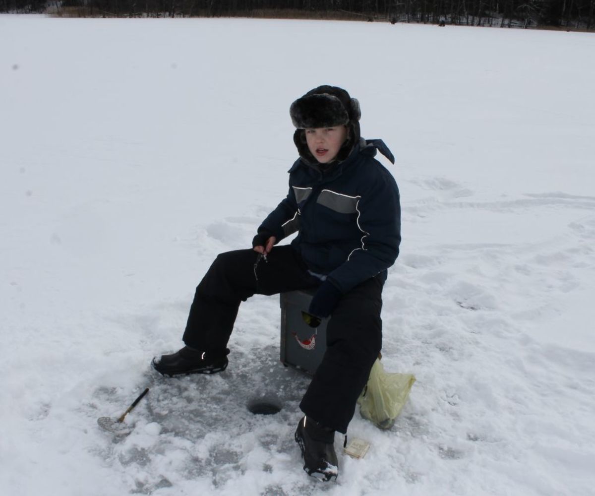 Самый юный рыбак 11-летний Роберт Болясников приехал на рыбалку вместе с отцом и дядей